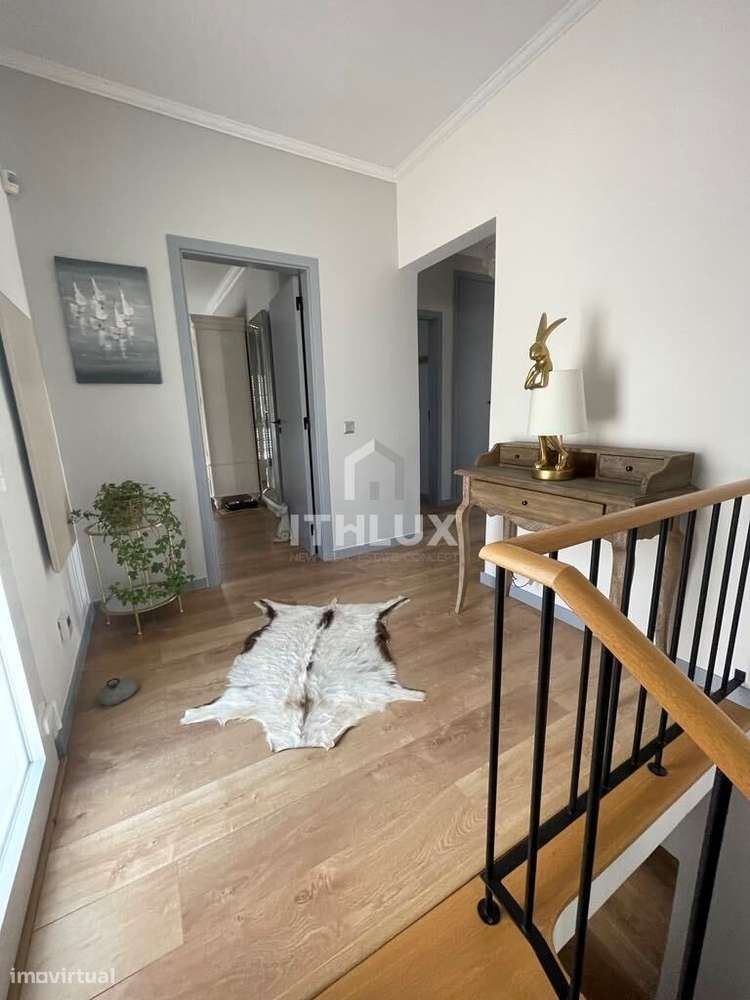 Villa de luxo impecavelmente apresentada com piscina e jardins em Tavi-21