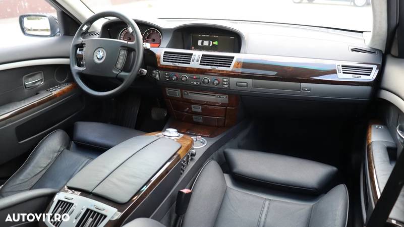 BMW Seria 7 760i A - 25