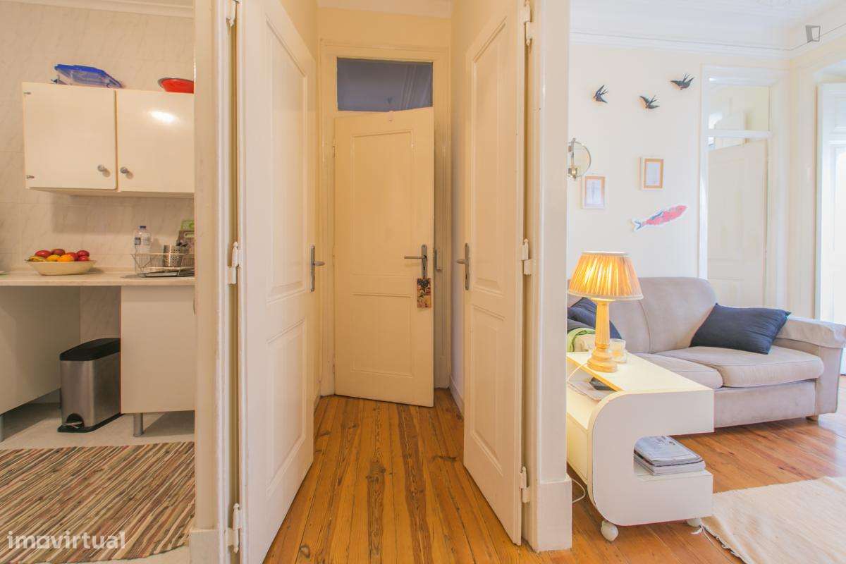 Quarto - localizado em Intendente Lisbon - Grande imagem: 3/10