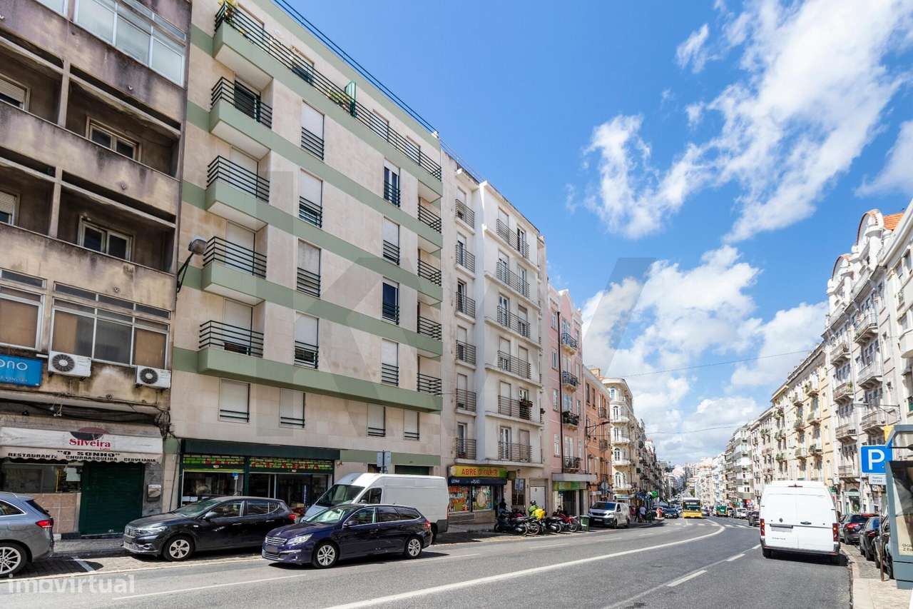 T2 na Rua Morais Soares | c/ Garagem e Elevador-29