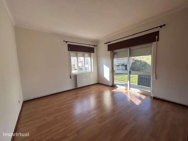 Vende-se Moradia de 3 pisos em Chaves-11