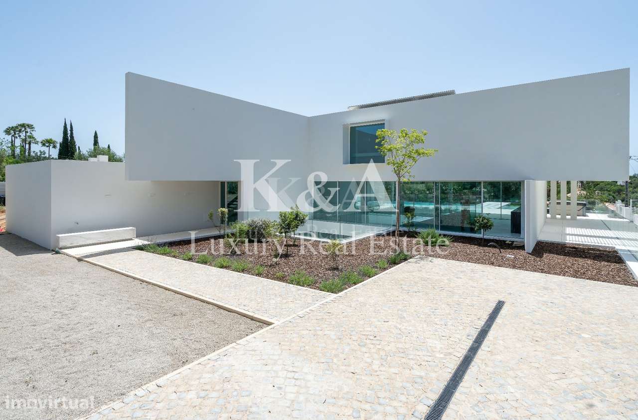 Moradia V6 contemporânea com vistas panorâmicas no Triângulo Dourado,-8