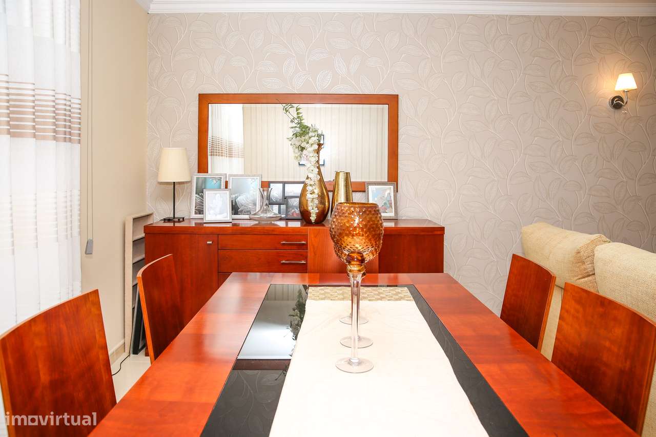 Excelente apartamento T3 com 111m2 no centro da Abrigada-28