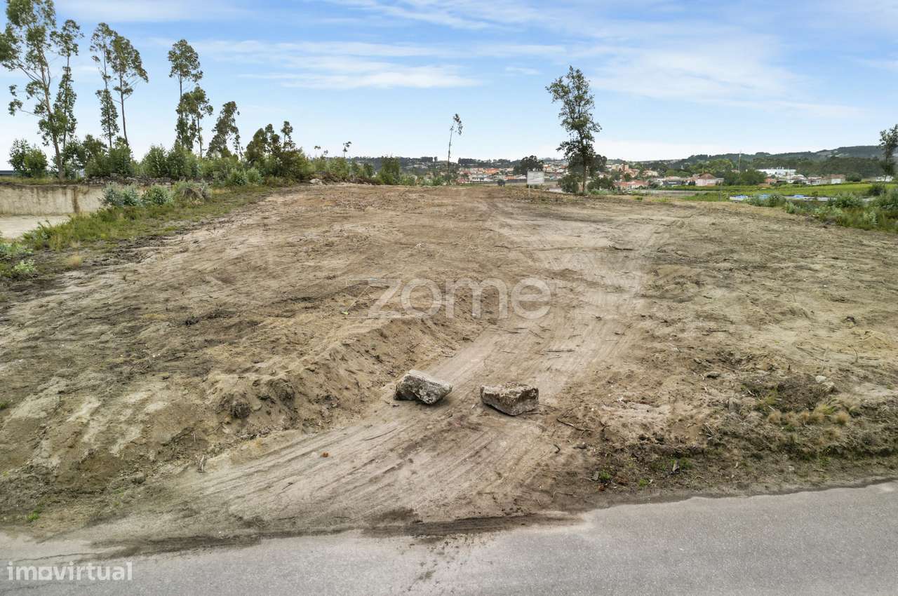 Terreno pronto a construir armazéns em Paredes - Grande imagem: 2/8
