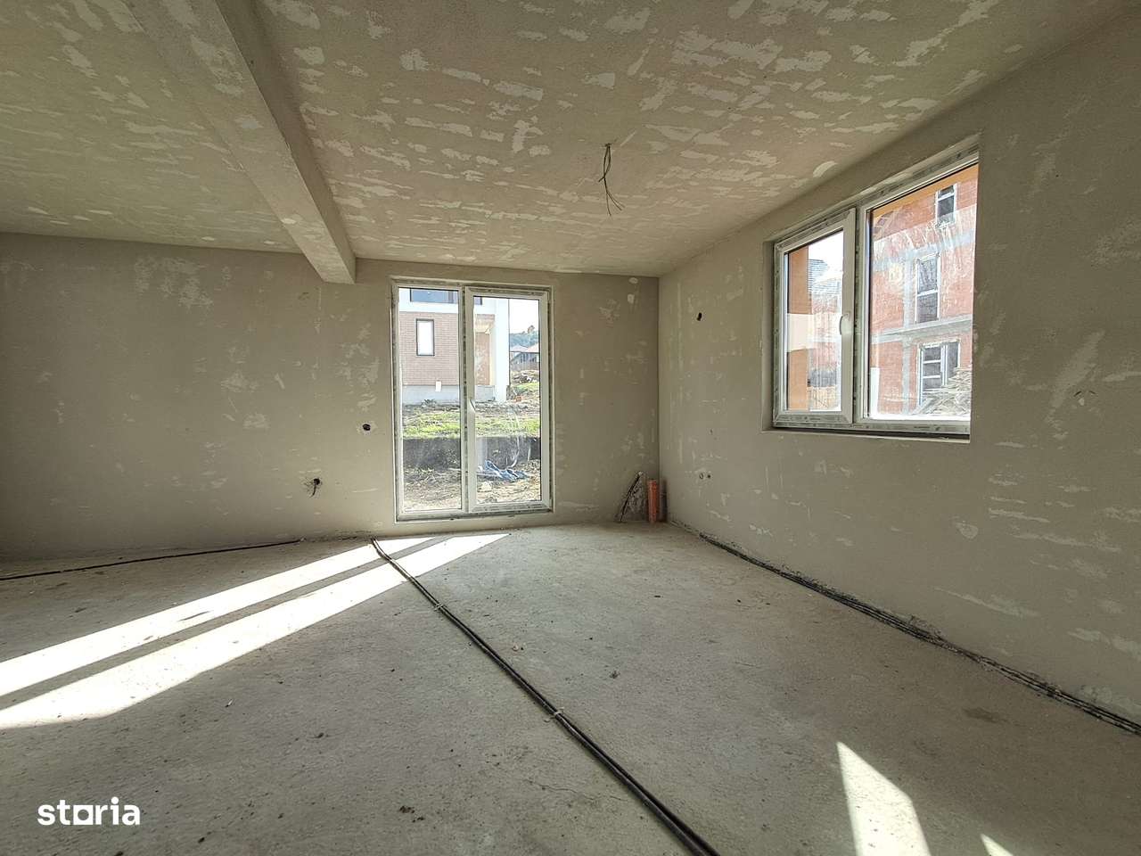 Casa cuplata prin garaj 23 mp, sup. totala 147 mp P+E in Chinteni-3