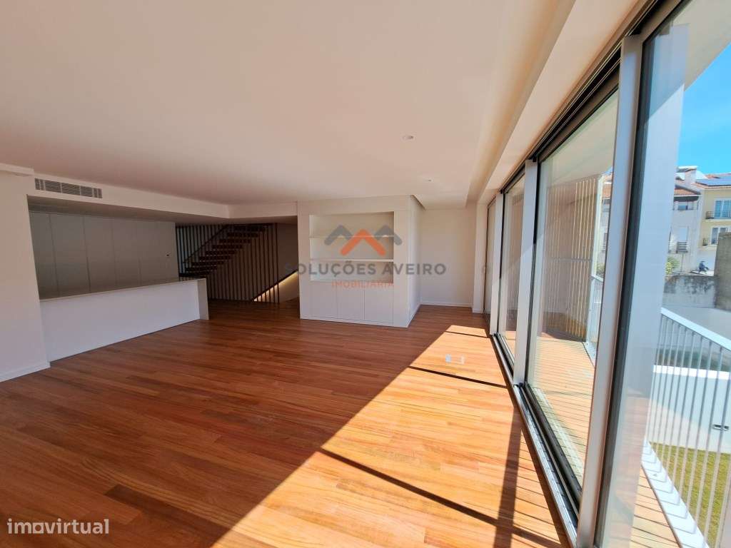 Fantástica Moradia T4 Townhouse no centro de Aveiro! - Grande imagem: 1/25