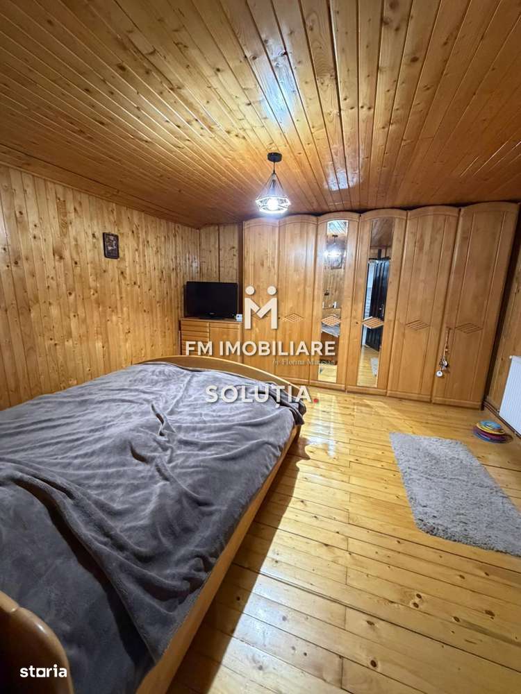 Casă de  vânzare cu vedere panoramică-9