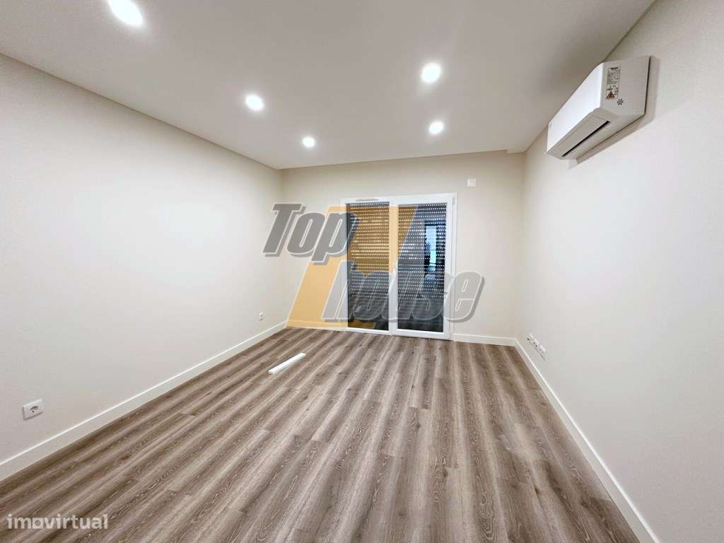 Apartamento T1 Novo a Estrear com Parqueamento - Junto à FCT NOVA-8