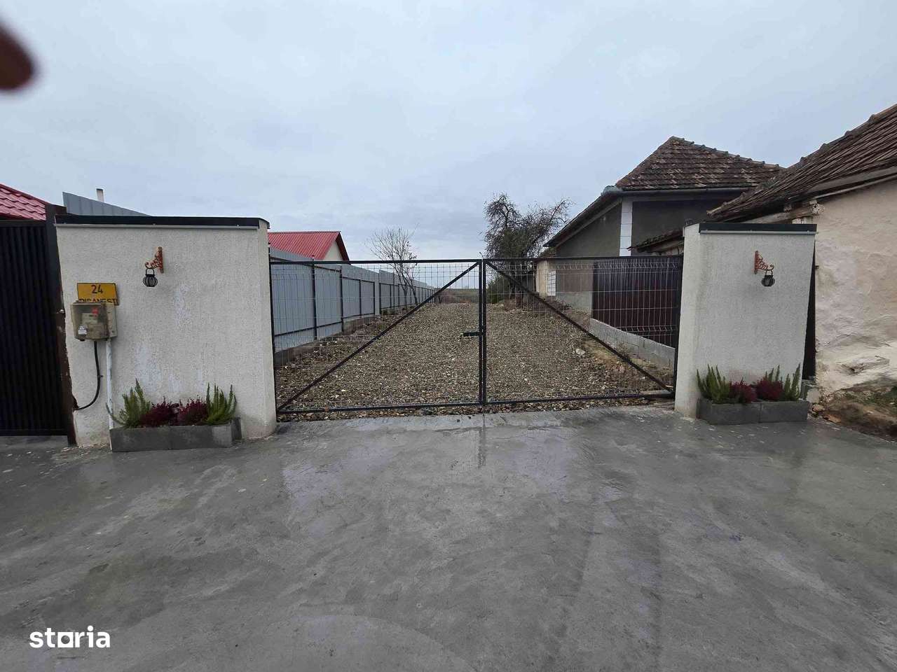 Casa de vanzare in sat Rogoz-2