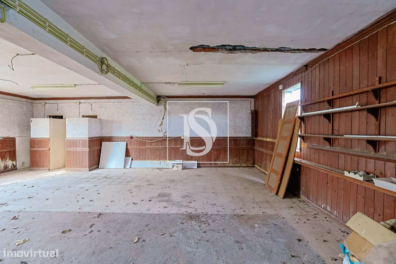 Moradia T4 c/ 376 m², jardim e riacho-23