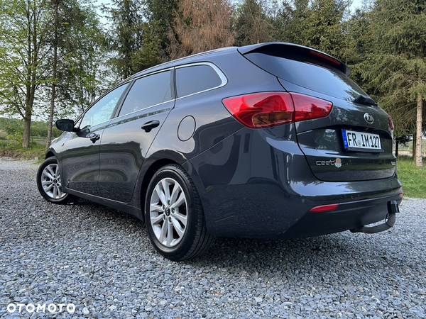 Kia Ceed 1.6 GDI Dream Team Edition - 11