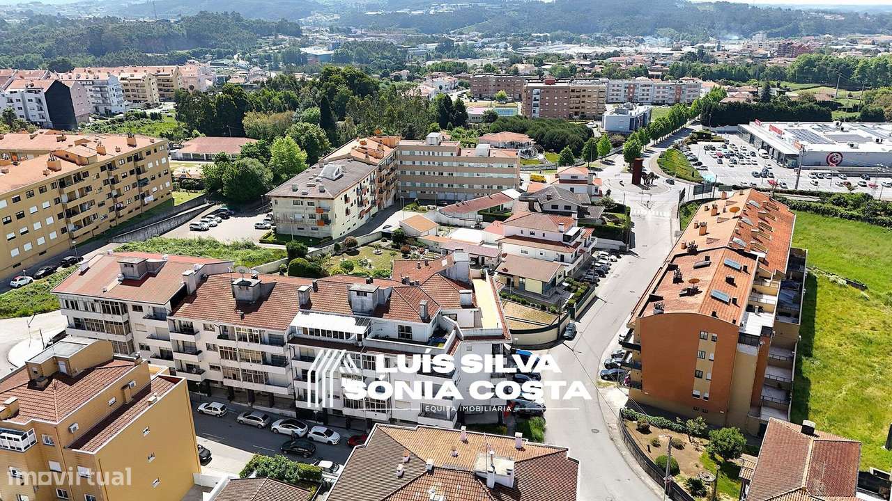 Loja transformada em Apartamento T1+1 Remodelado c/ 2 Varandas c/...-30