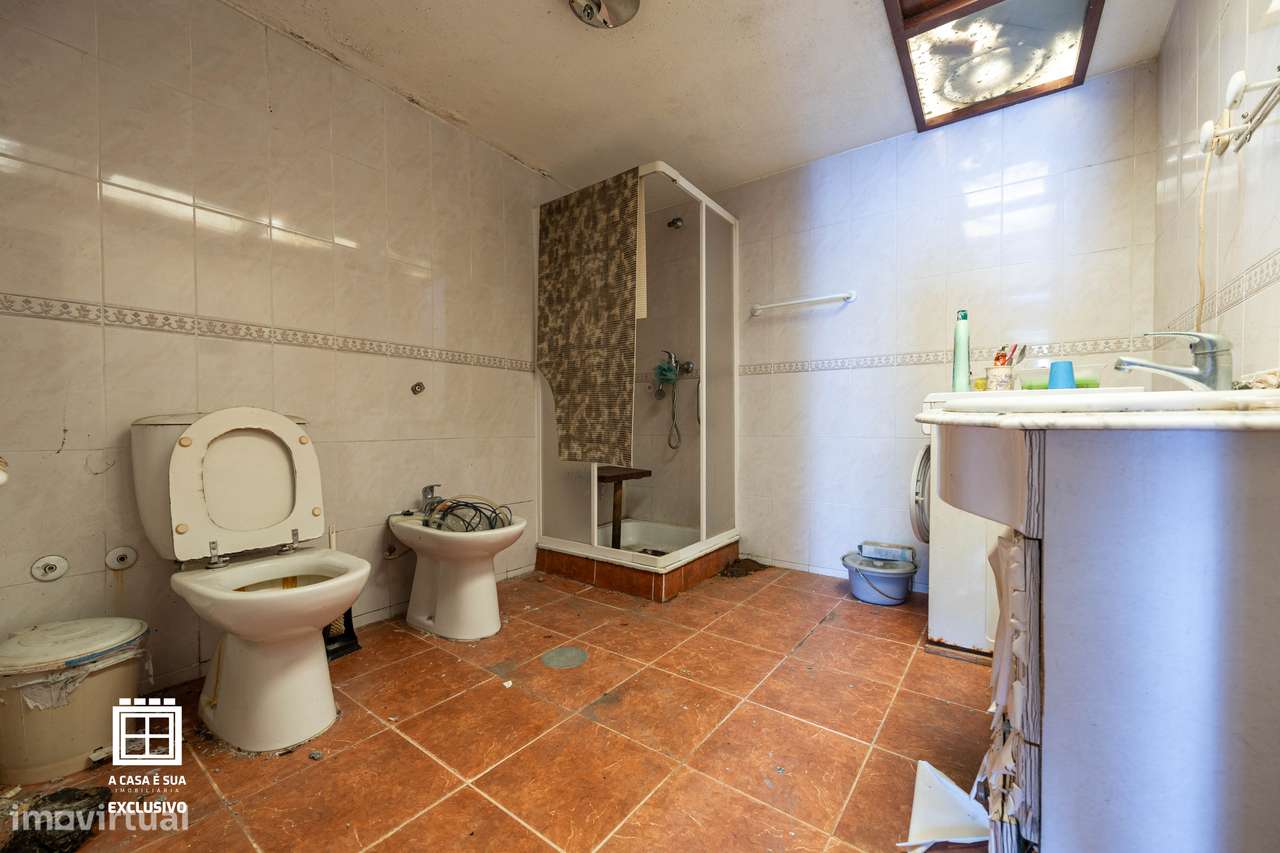 Moradia com duas habitações independentes em Lourosa - Exclusivo-29