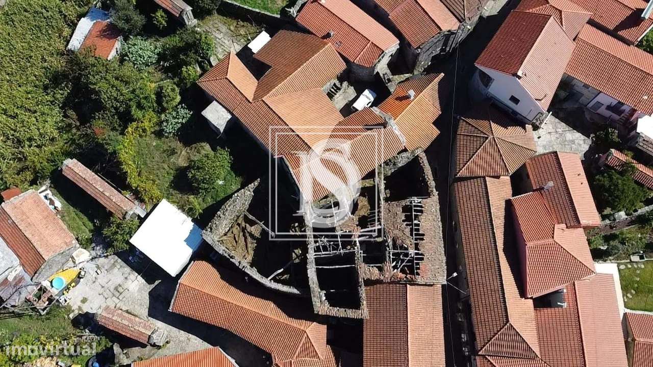 Moradia para Restaurar T3 situada em Campos, UDF de Ruivães e Campos,-6