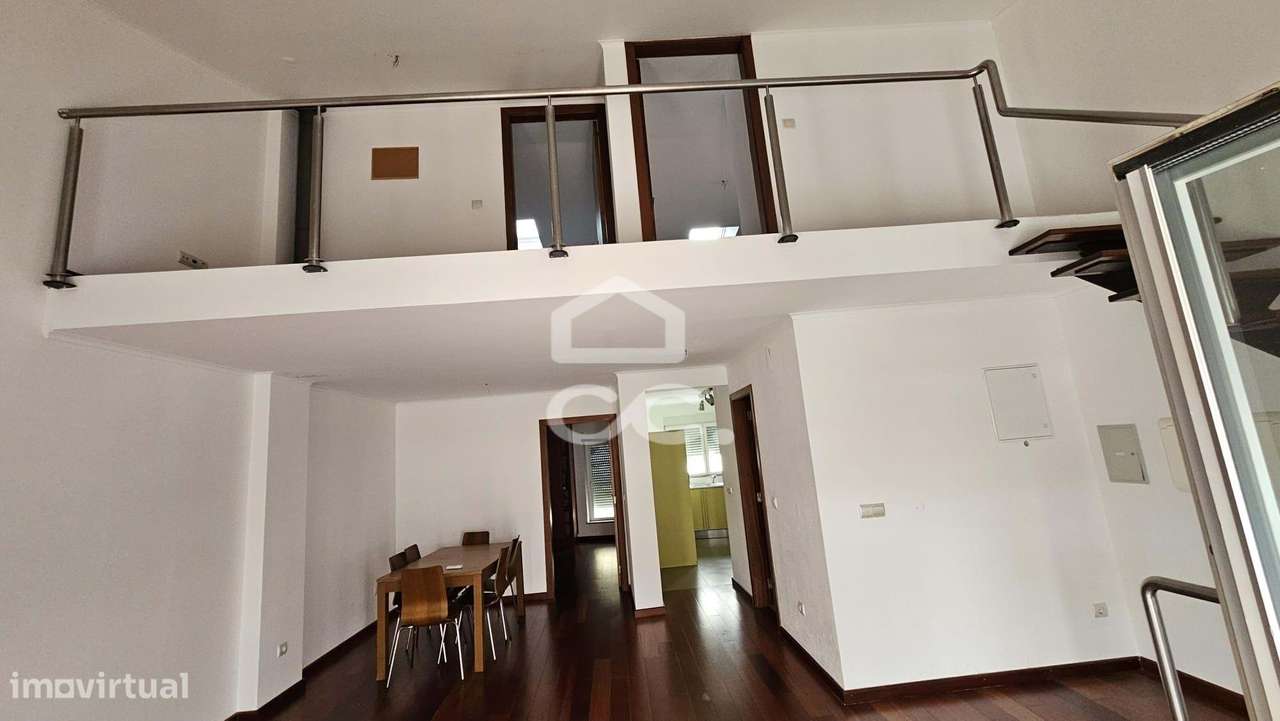 Andar de moradia V3 com terraço, localizada perto da biblioteca-4