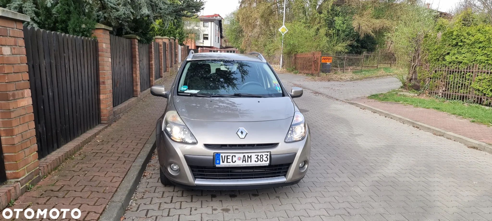 Renault Clio 1.2 TCE Authentique - 1