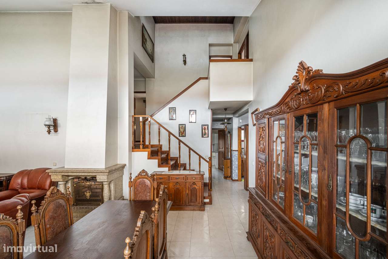 Moradia T4 de gaveto em Nogueira-11