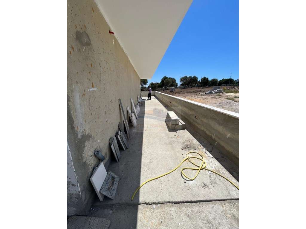 Moradia dos Sonhos 3 Suítes, Piscina, Painel Solar, 4 Vagas Garagem...-11