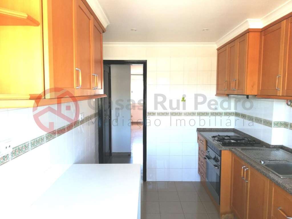 Apartamento T2 dúplex com vista rio, no Beato em Lisboa-8