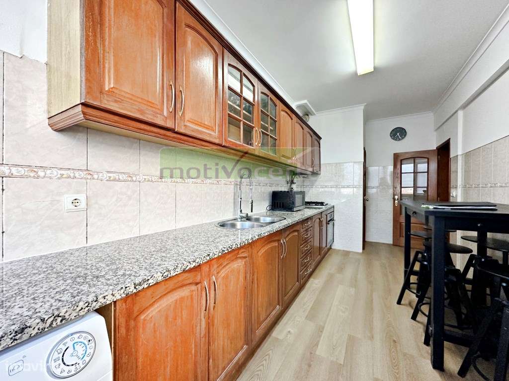 T2 Luminoso no Cacém com Varanda. Perto da Escola Secundária Gama B...-7