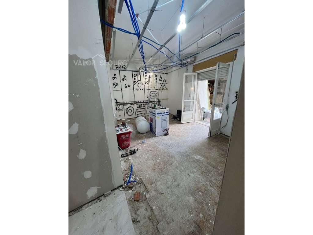 Apartamento T3 remodelado e com terraço - Grande imagem: 4/9