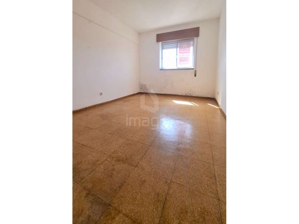 Apartamento T3 Usado em Casal de Cambra-9