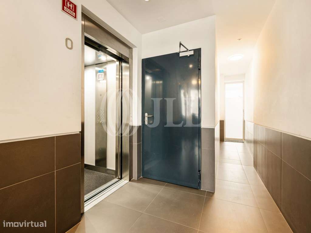 Apartamento T2, com varandas e estacionamento, em Lisboa-38