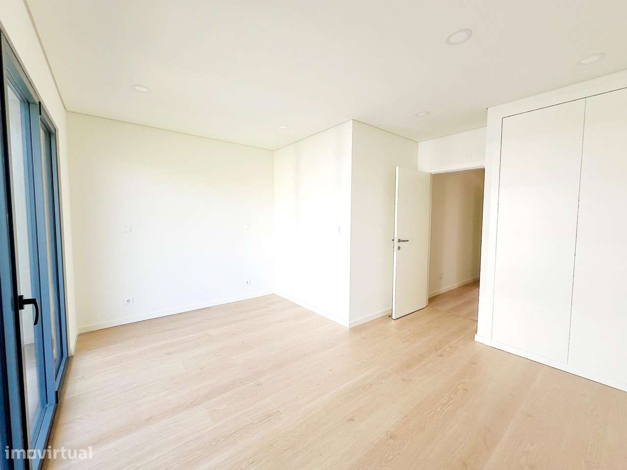 T2 novo c/ estacionamento e varanda - URBANIZAÇÃO MOINHOS DO...-24