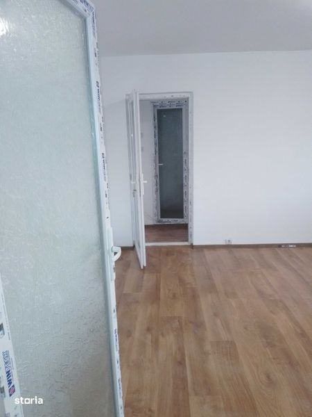 Vand Apartament 2 camere semidecomandat Craiovita