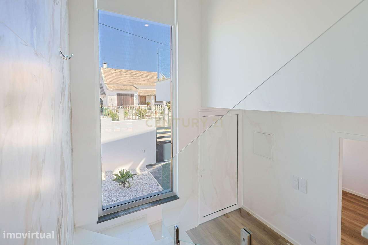 Moradia T4 em Charneca de Caparica, Almada-32