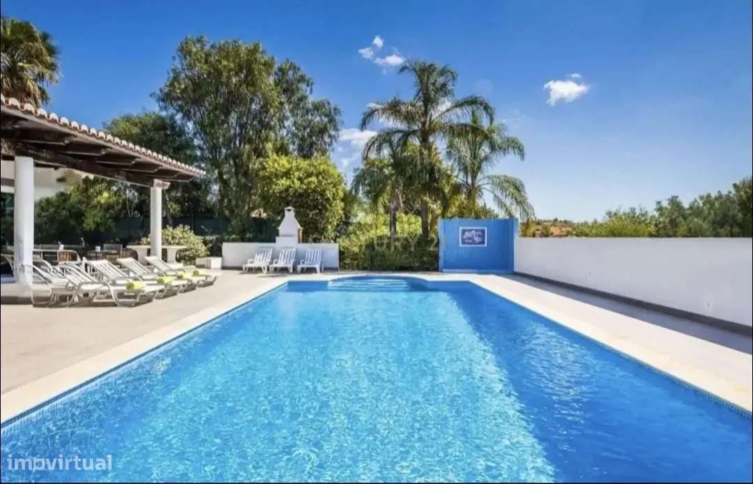 Moderna Moradia T4 com piscina e ginásio no Cerro Azul-6
