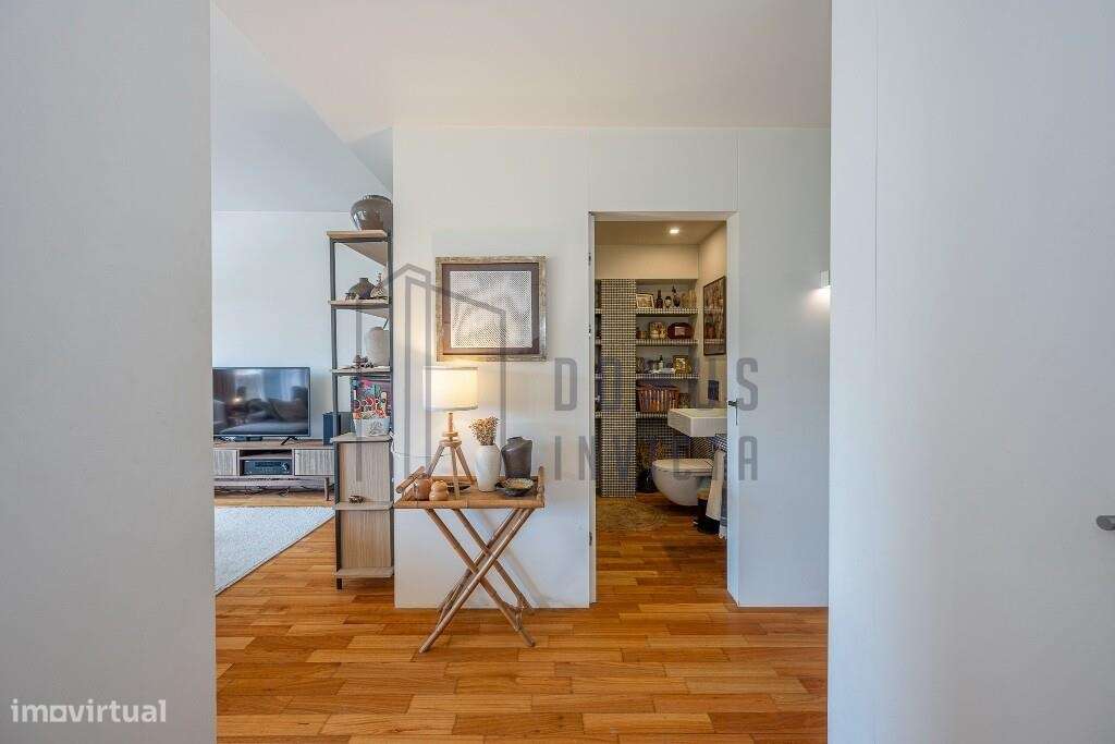 T2 remodelado com duas varandas e lugar de garagem | Zona da Boavista-13
