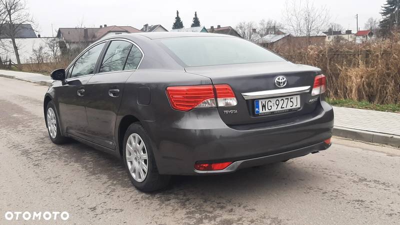 Toyota Avensis 1.6 - 6