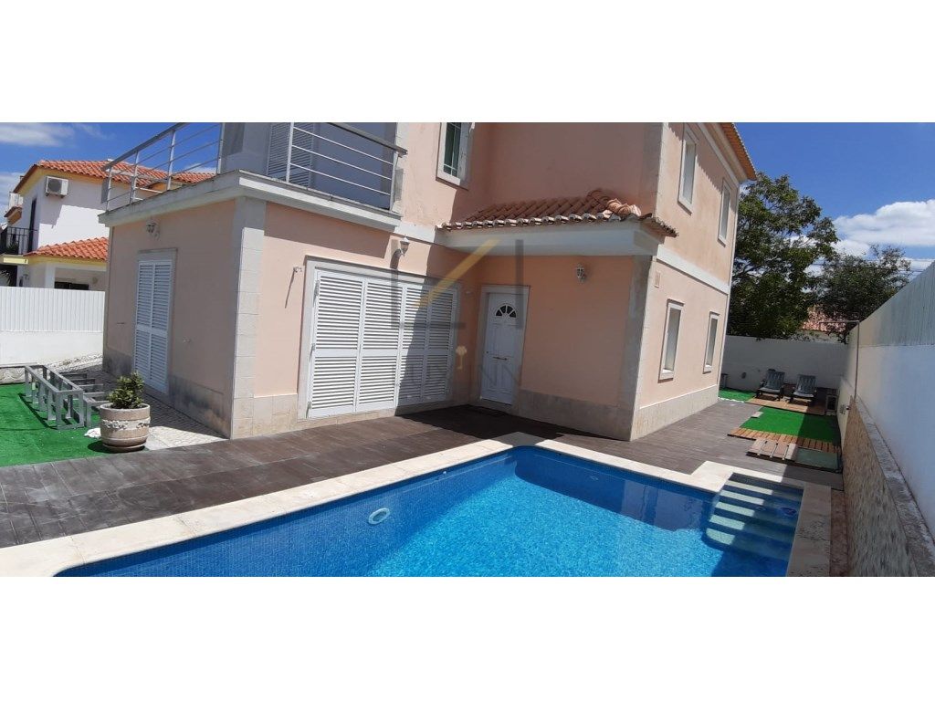 Moradia T4 com Piscina