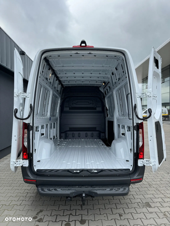 Mercedes-Benz Sprinter - 32