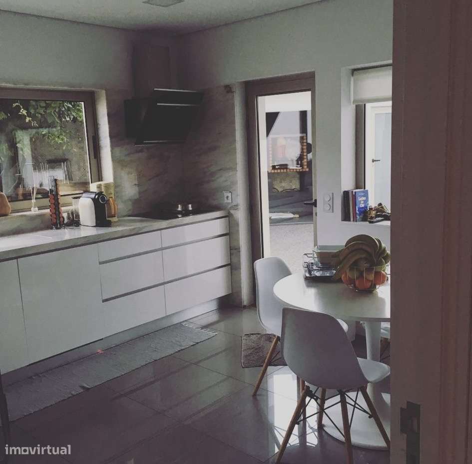 Vendo Moradia T4 - Grande imagem: 5/10