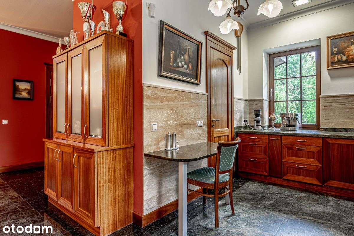 Wyjątkowa rezydencja z prywatnym stawem-11