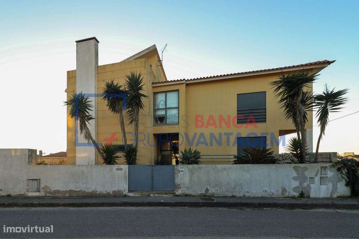 Moradia isolada UNIFAMILIAR, T5, a 1.500 m da praia de Santa Cruz - Grande imagem: 5/15