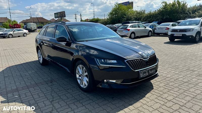 Skoda Superb Combi 2.0 TDI DSG Ambition - 2