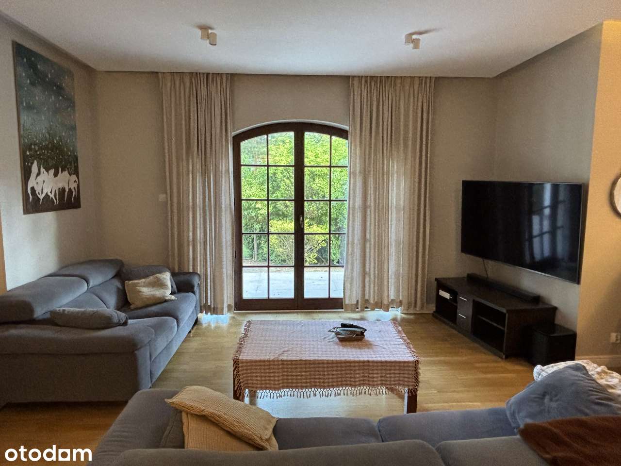 Elegancki dom z garażem na 3 samochody  i ogrodem, cicha okolica-0