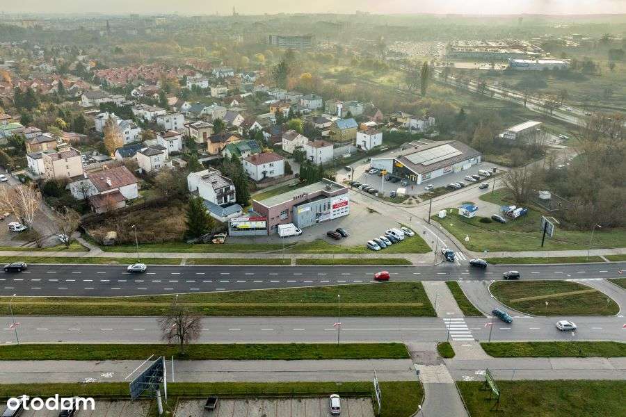 Atrakcyjny budynek komercyjny.-8