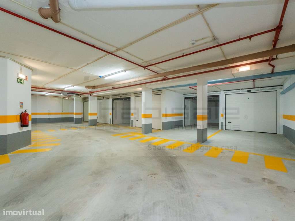 T2 Excelentes Acabamentos com Terraço e Box Perto da Praia de Carca...-17