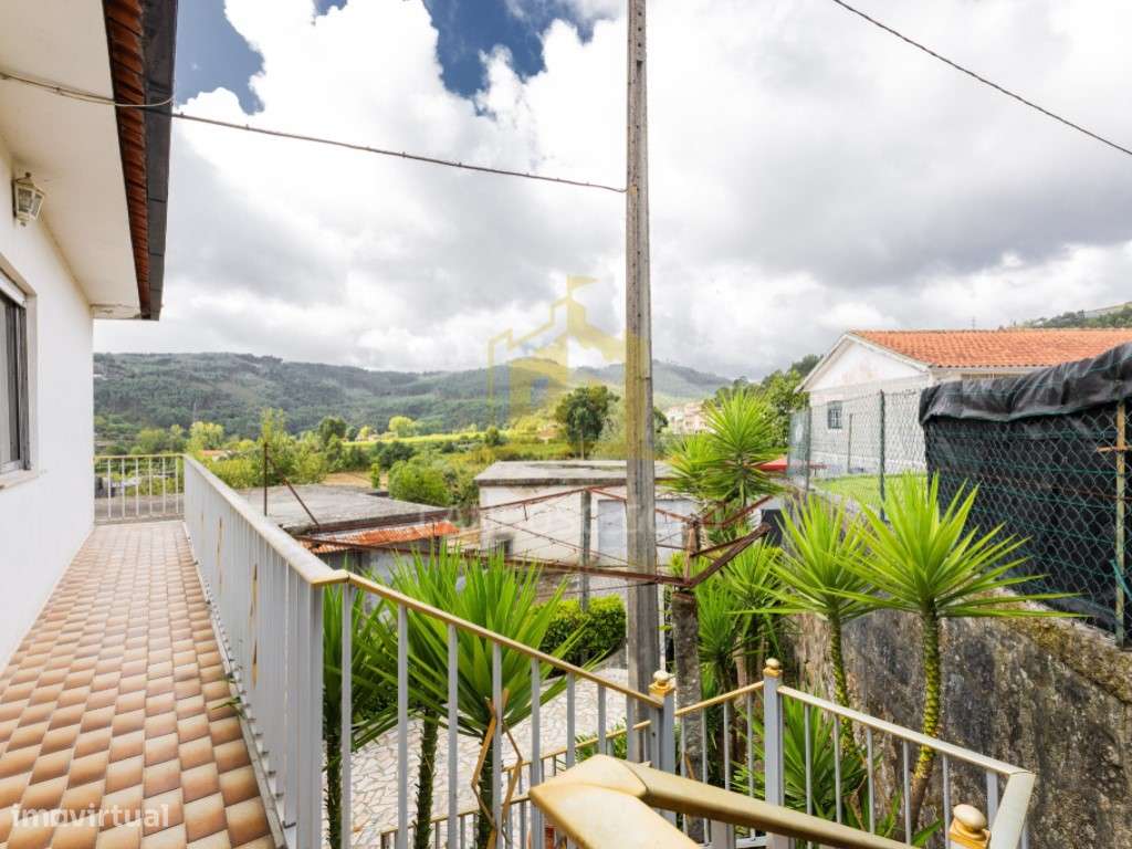 Moradia T6 em Lanhoso - Espaço, Conforto e Versatilidade-23