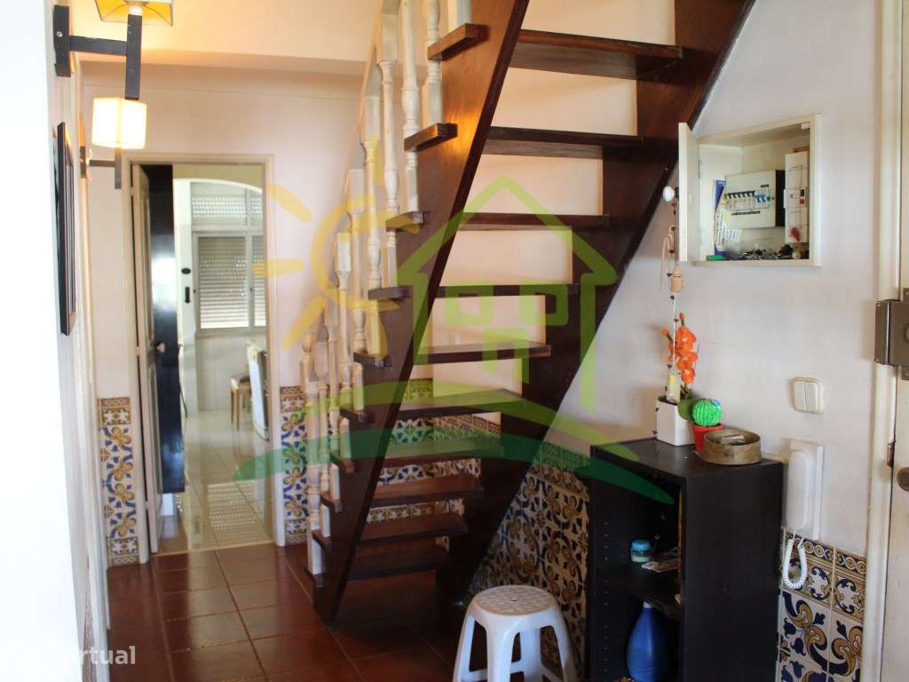 Apartamento T3+2 em Olival Basto - Oportunidade Única com Sótão-24