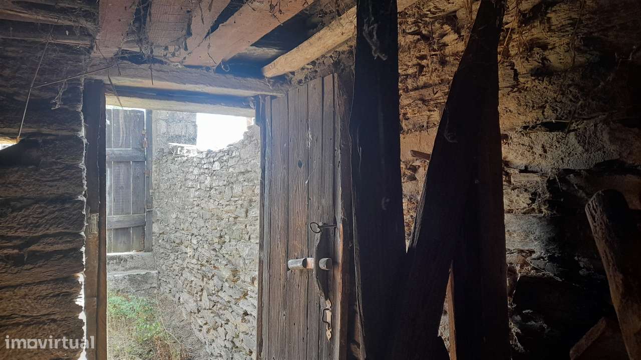 Moradia Rústica T0 Venda em Santo André das Tojeiras,Castelo Branco - Grande imagem: 4/23