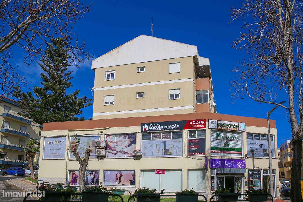 Prédio no Centro da Lourinhã - Grande imagem: 3/47