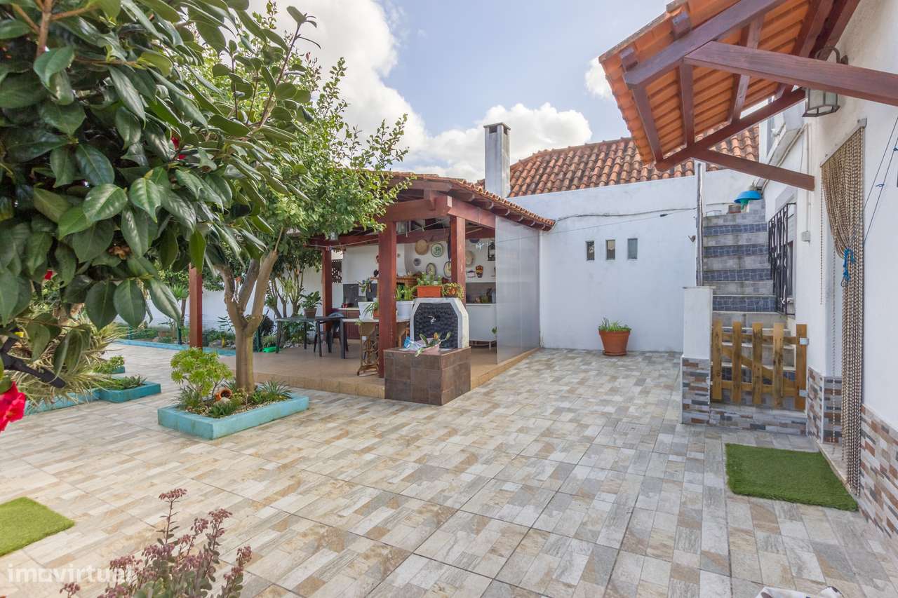 Moradia T2 com piscina e com Anexo T1 em Fernão Ferro, Seixal-4