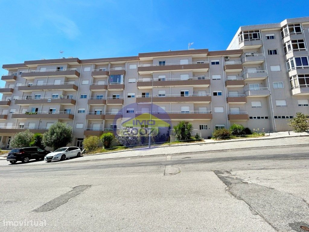 Apartamento T2 com terraço em Oliveir...