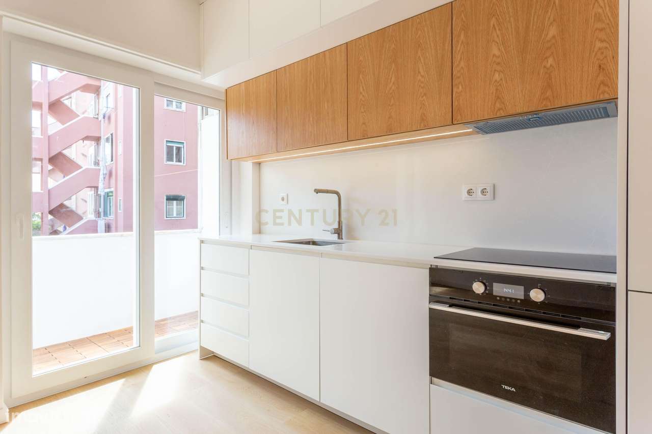 T2 Totalmente Remodelado | Rua da Senhora da Glória – Lisboa-12