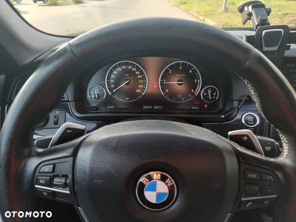 BMW Seria 5 525d xDrive Touring Sport-Aut Luxury Line - 9